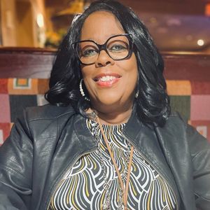 Meet your Posher, Crystal